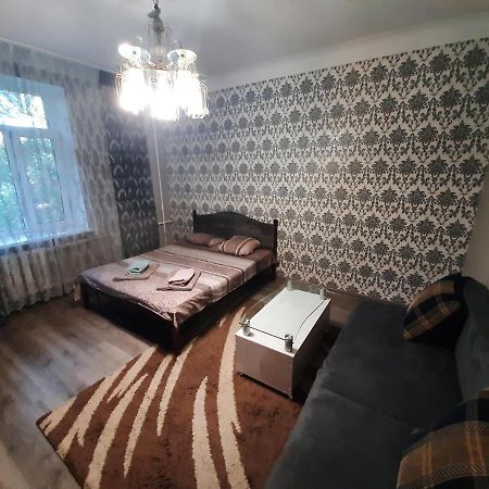 Apartment 2 Bed Rooms Near Aristokrat Zaporizhia Exterior photo